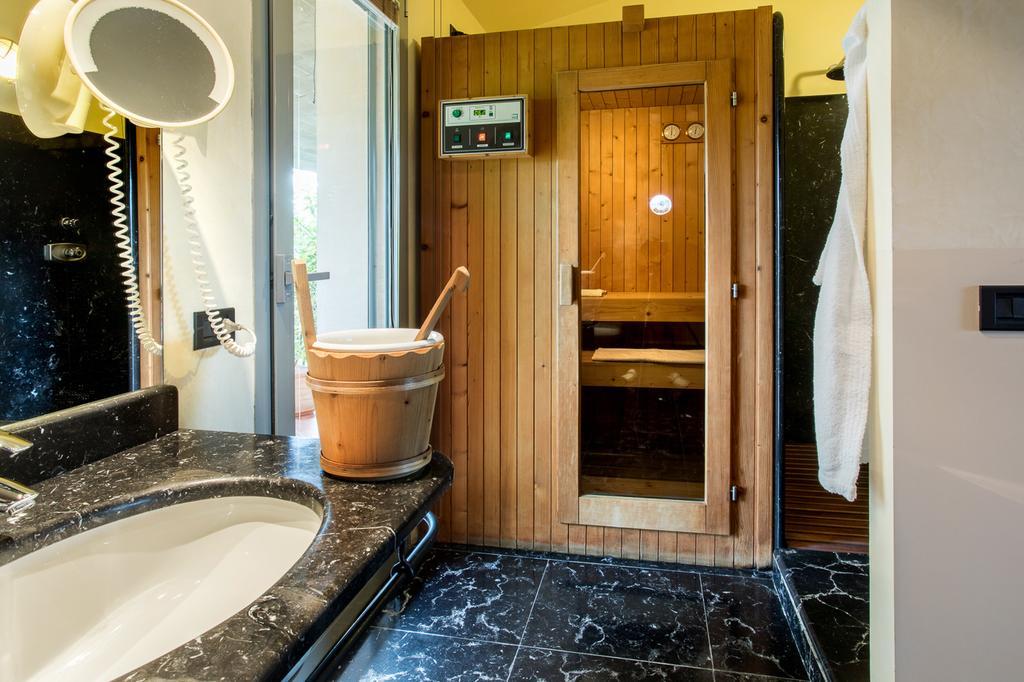 B&B Villa Adriano 데센자노델가르다 외부 사진